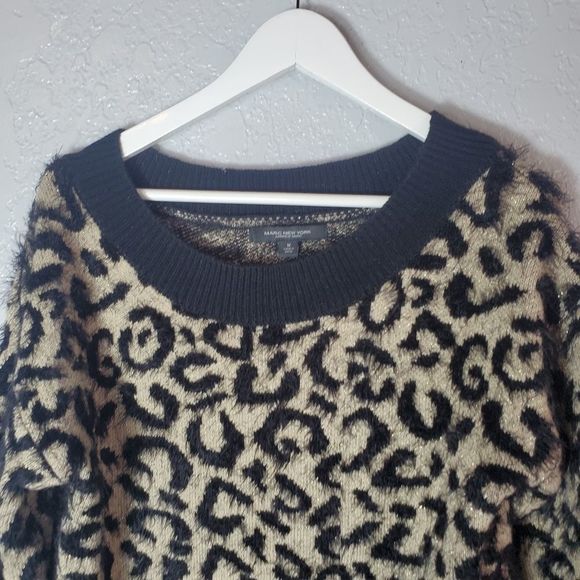 Andrew Marc New York Leopard Print Crewneck Stretchy Women's Sweater Size Medium - Picture 4 of 7